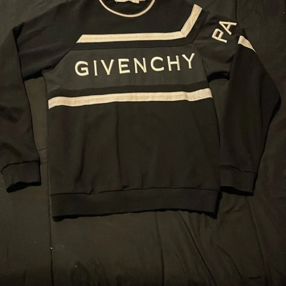 Givenchy Men’s Black Logo Pullover Sweatshirt